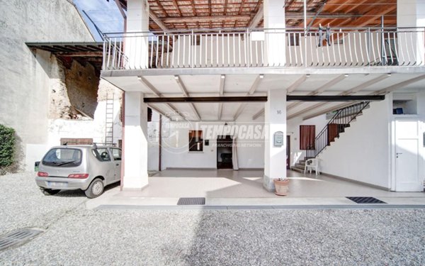 appartamento in vendita a Gazzada Schianno