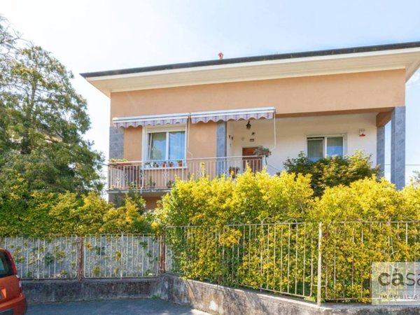 casa indipendente in vendita a Gazzada Schianno