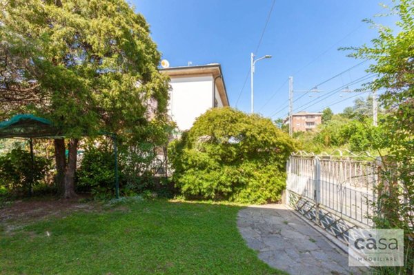 casa indipendente in vendita a Gazzada Schianno