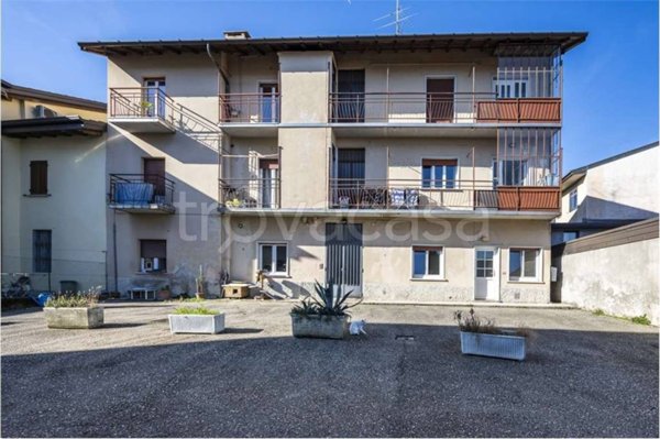 appartamento in vendita a Gazzada Schianno