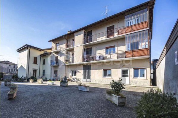 appartamento in vendita a Gazzada Schianno