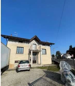 appartamento in vendita a Gazzada Schianno