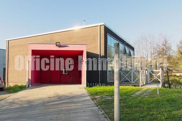 locale di sgombero in vendita a Gazzada Schianno