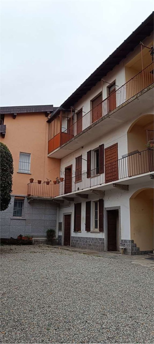 casa indipendente in vendita a Gazzada Schianno