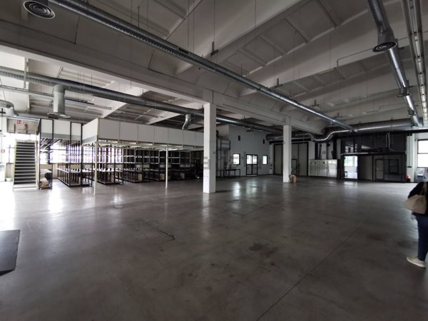 locale di sgombero in vendita a Gazzada Schianno