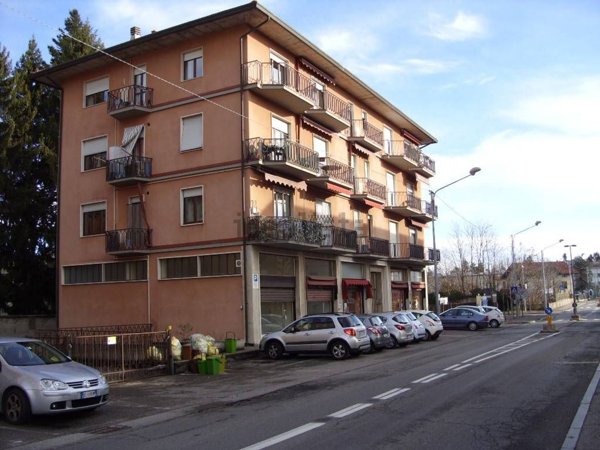 negozio in vendita a Gazzada Schianno