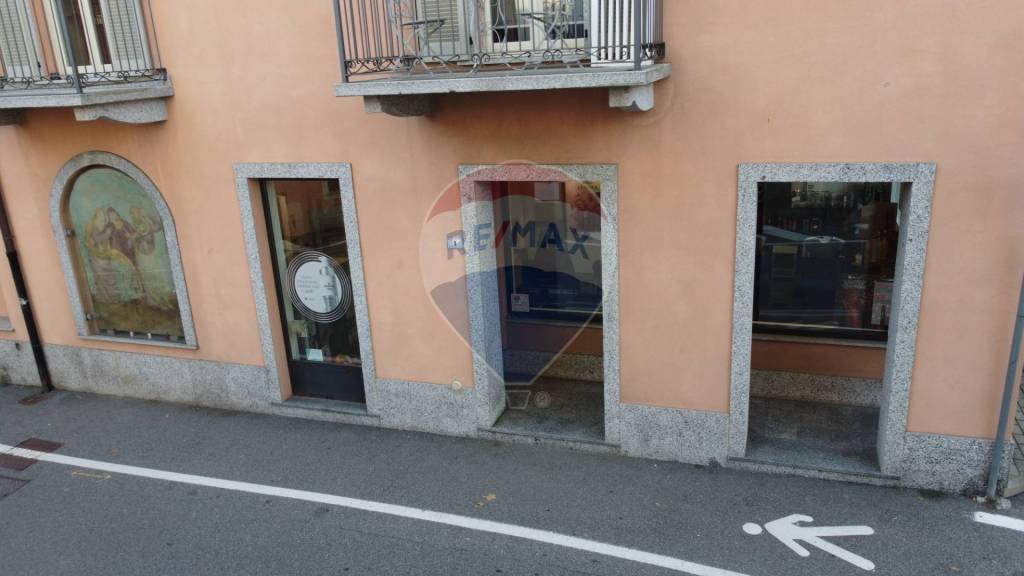 negozio in vendita a Gazzada Schianno