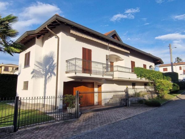 casa indipendente in vendita a Gazzada Schianno