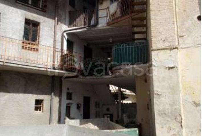 appartamento in vendita a Gazzada Schianno