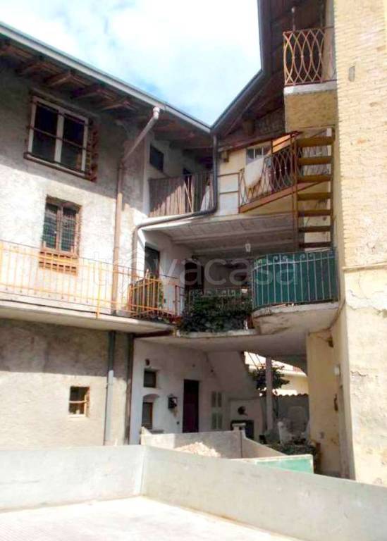 casa indipendente in vendita a Gazzada Schianno