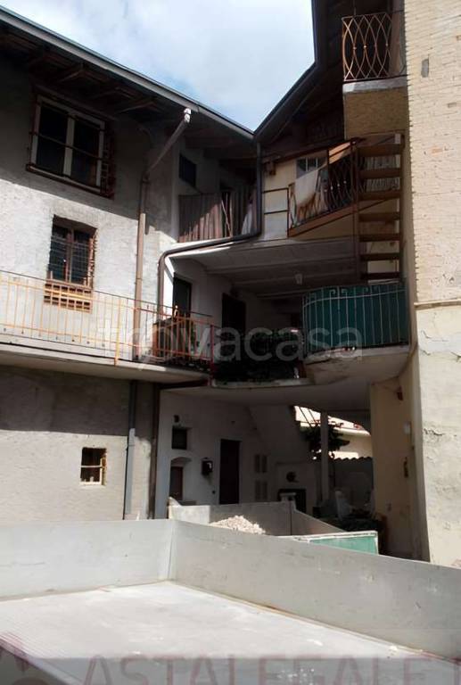 appartamento in vendita a Gazzada Schianno