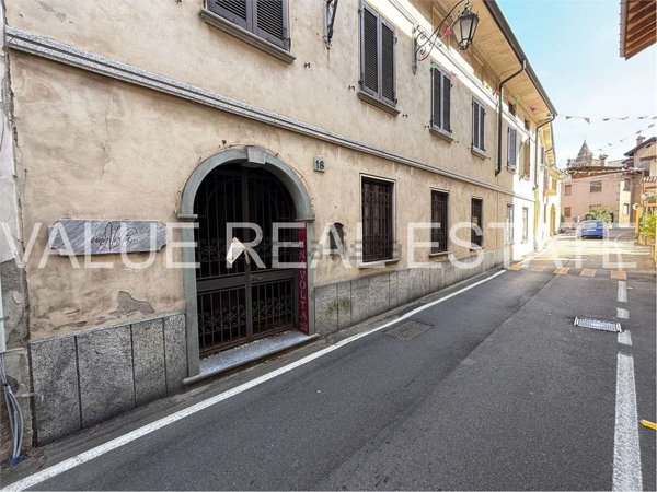 negozio in vendita a Gazzada Schianno