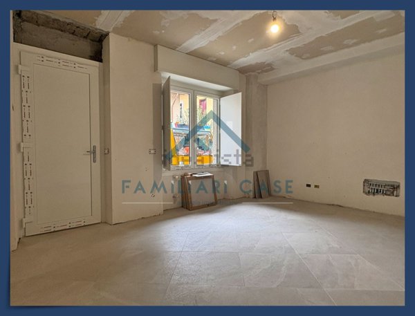 appartamento in vendita a Gazzada Schianno