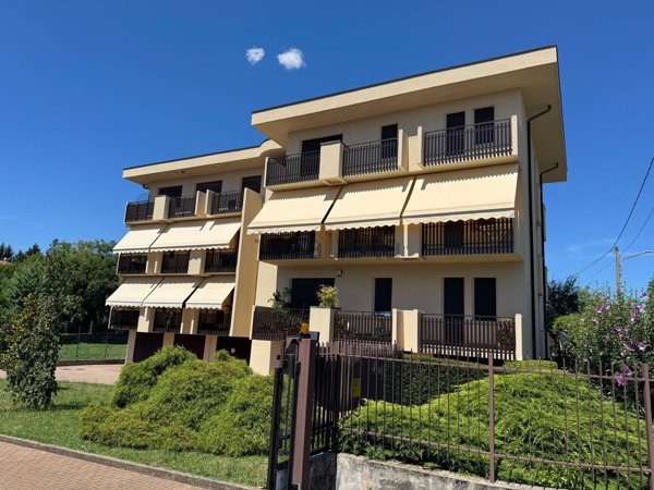 appartamento in vendita a Gazzada Schianno