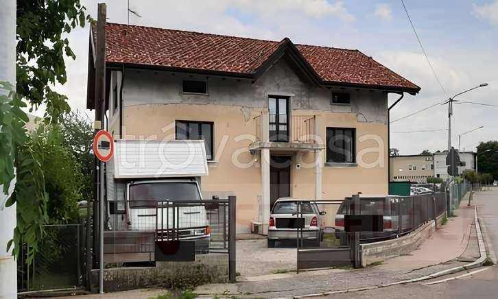 appartamento in vendita a Gazzada Schianno