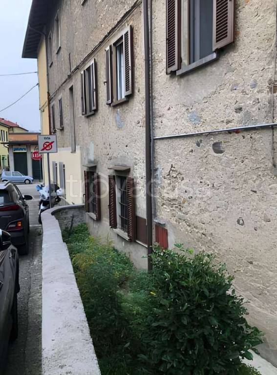 appartamento in vendita a Gazzada Schianno