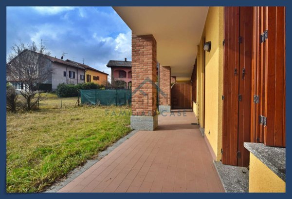 appartamento in vendita a Gazzada Schianno