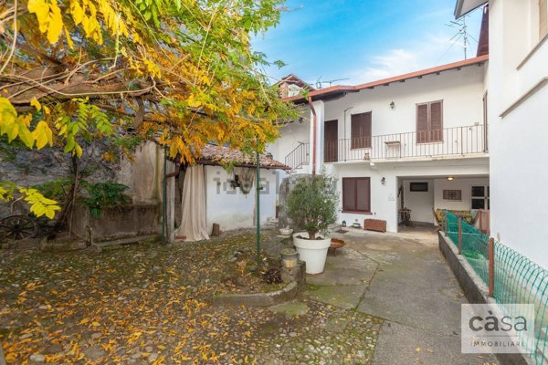 appartamento in vendita a Gazzada Schianno