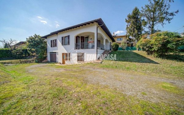 casa indipendente in vendita a Gazzada Schianno