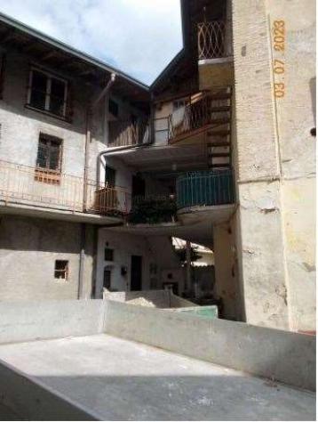 appartamento in vendita a Gazzada Schianno