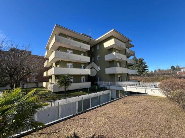 appartamento in vendita a Gazzada Schianno