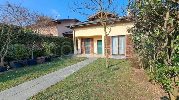 casa indipendente in vendita a Gazzada Schianno