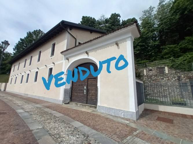 appartamento in vendita a Gazzada Schianno