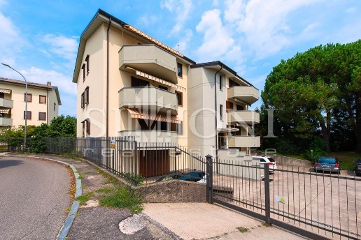 appartamento in vendita a Gazzada Schianno