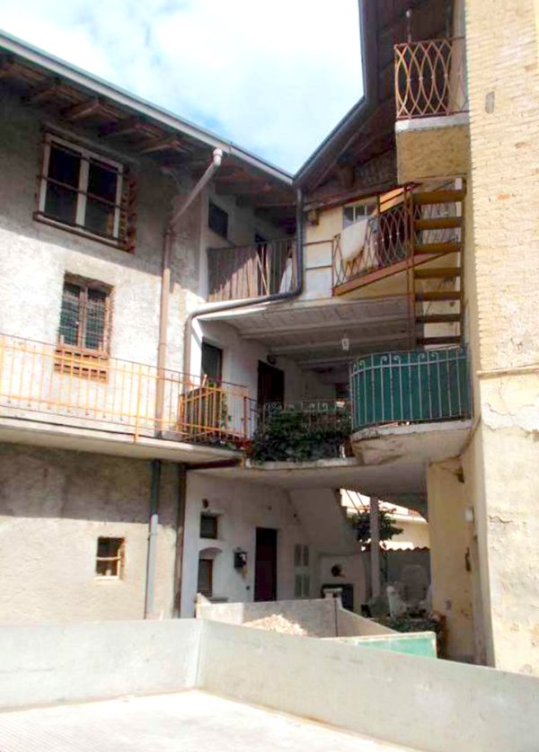 casa indipendente in vendita a Gazzada Schianno