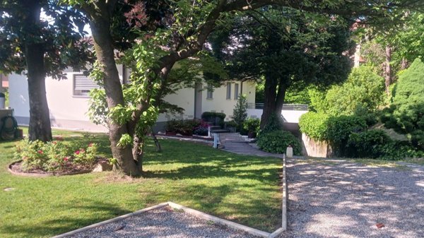 casa indipendente in vendita a Gazzada Schianno