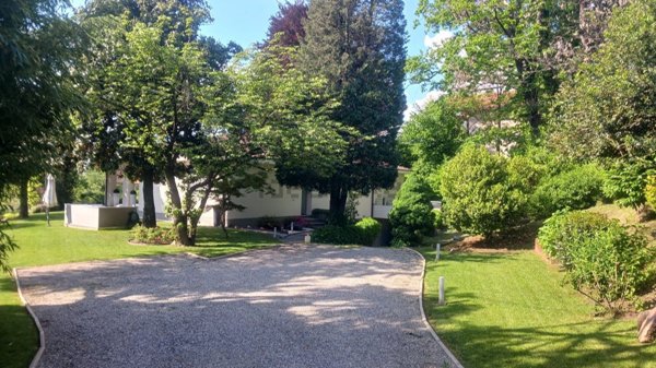 casa indipendente in vendita a Gazzada Schianno