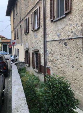 appartamento in vendita a Gazzada Schianno