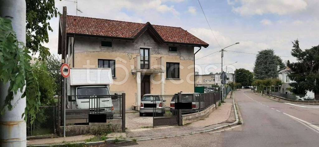 casa indipendente in vendita a Gazzada Schianno