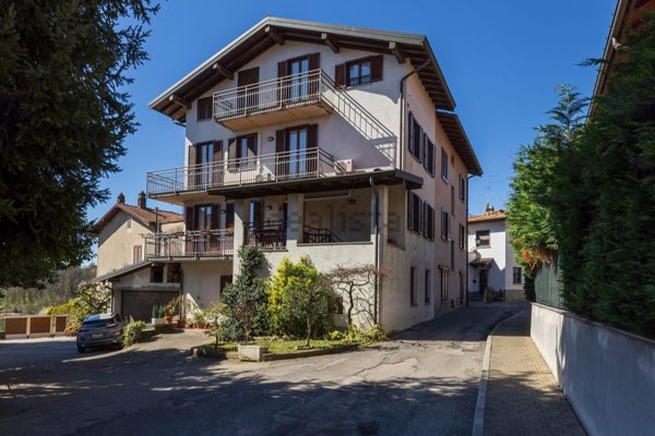 casa semindipendente in vendita a Gazzada Schianno