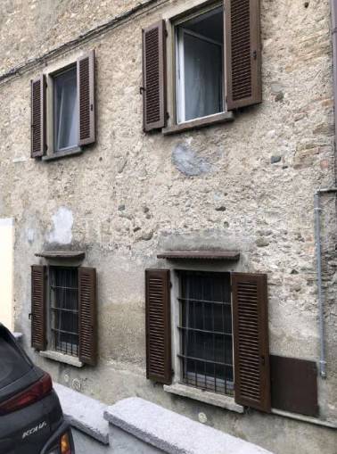 appartamento in vendita a Gazzada Schianno