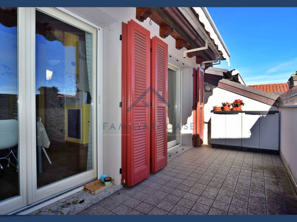 appartamento in vendita a Gazzada Schianno