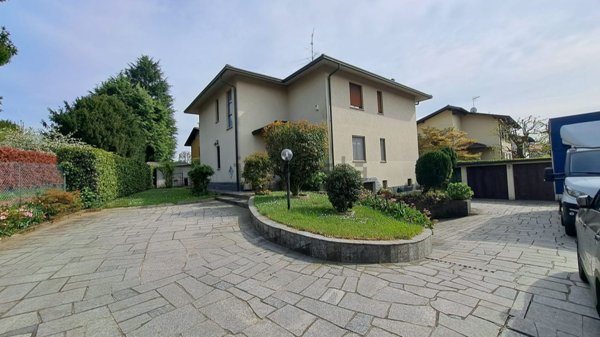 casa indipendente in vendita a Gazzada Schianno