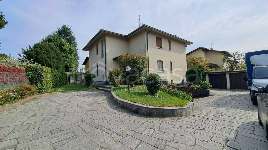 casa indipendente in vendita a Gazzada Schianno