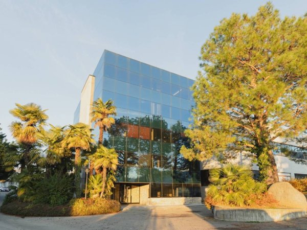 attico in vendita a Gazzada Schianno