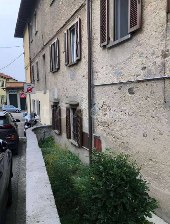 appartamento in vendita a Gazzada Schianno