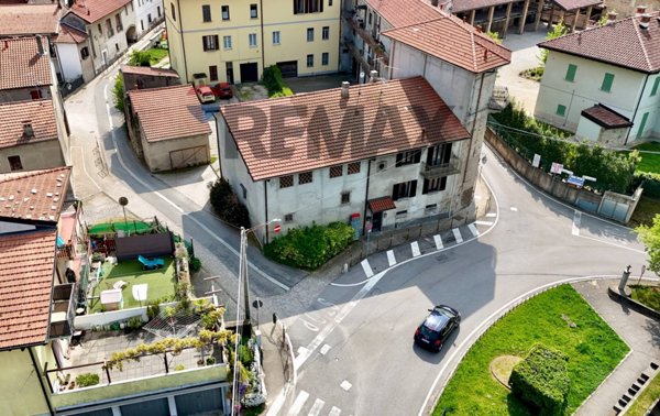 casa indipendente in vendita a Gazzada Schianno
