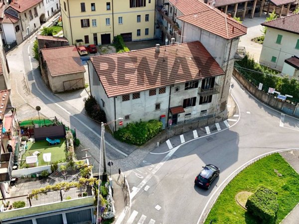 appartamento in vendita a Gazzada Schianno