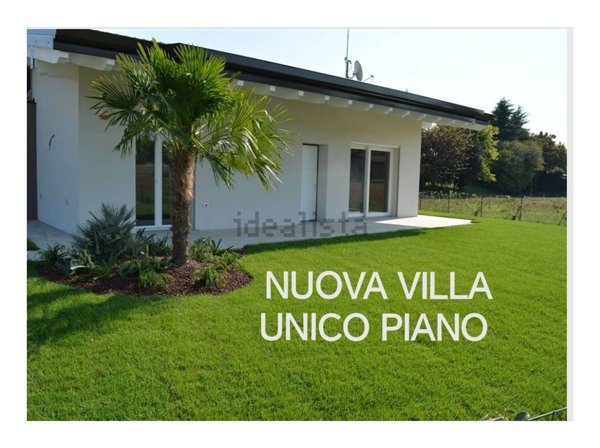 casa indipendente in vendita a Gazzada Schianno