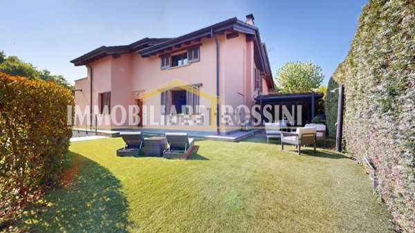 casa indipendente in vendita a Gazzada Schianno