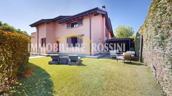 casa indipendente in vendita a Gazzada Schianno