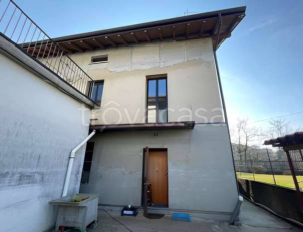 appartamento in vendita a Gazzada Schianno