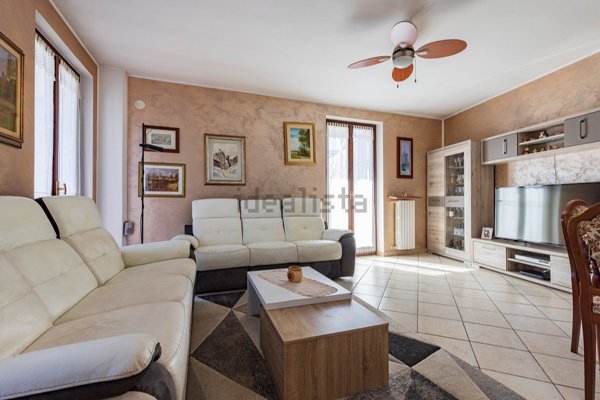 casa semindipendente in vendita a Gazzada Schianno