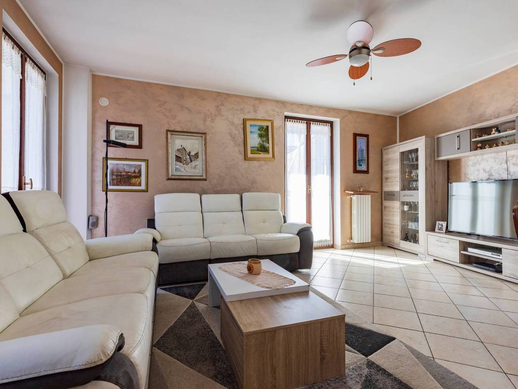casa semindipendente in vendita a Gazzada Schianno