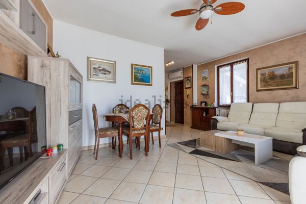 casa semindipendente in vendita a Gazzada Schianno