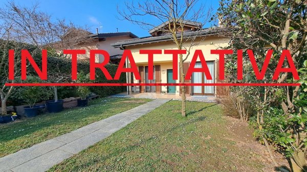 casa indipendente in vendita a Gazzada Schianno